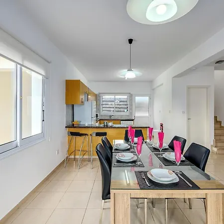 Villa Crystal By Ezoria *