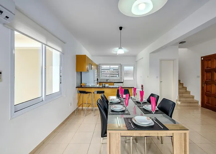 Villa Crystal By Ezoria *